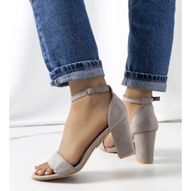 PA1 Sandale gri pe postul Karella galben 1