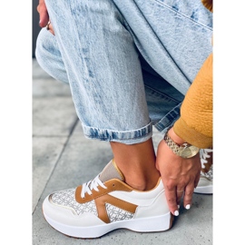 Antrenori albi Akira maro 1