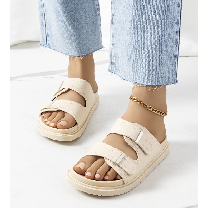 Papuci bej pe platforma Boonah 1