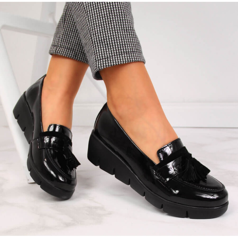 Pantofi de dama din piele lacuita neagra Filippo negru 1