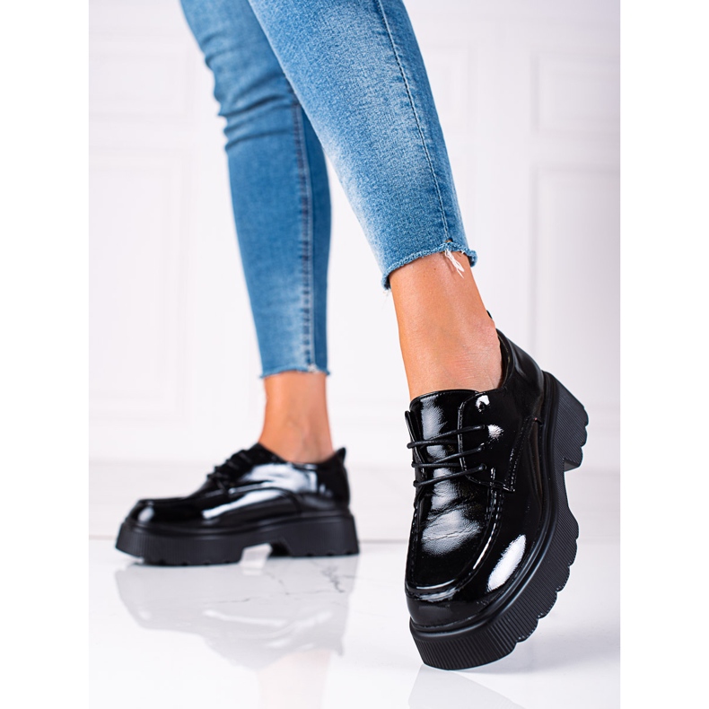 Pantofi Vinceza lacuiti in negru 1