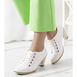 Brogues albe pe postul Belisle 1