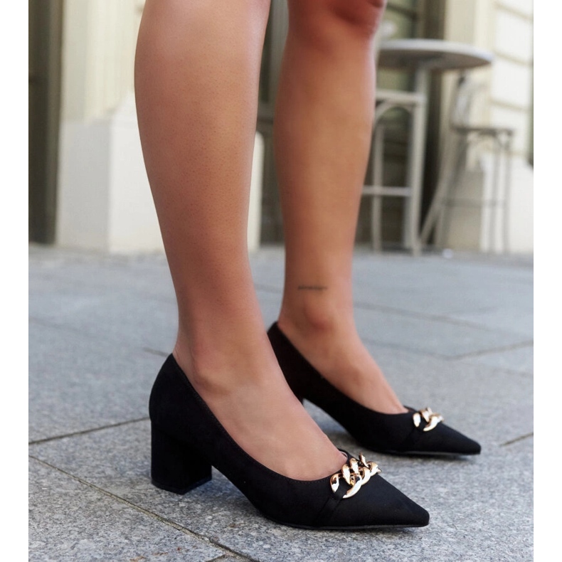 Pompe negre pe postul Makka negru 2 Pompe negre pe postul Makka negru 2