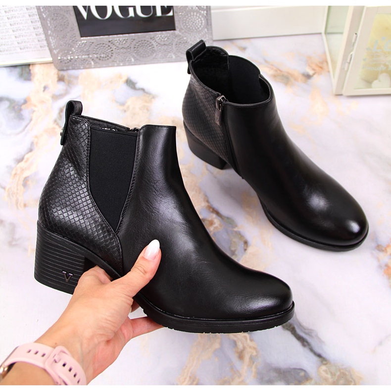 Cizme de dama izolate din piele de sarpe neagra Potocki negru 1