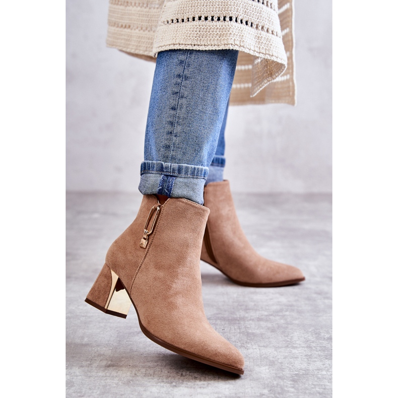 PS1 Cizme de piele intoarsa pe un post cu decor bej Erine 1