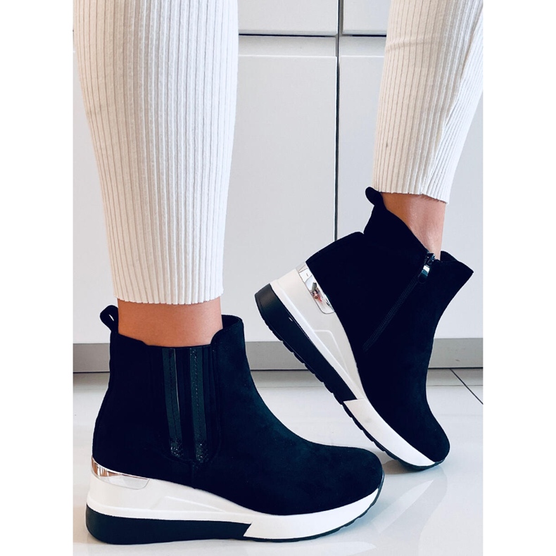 Stoc Cizme negre cu pană negru 2 Stoc Cizme negre cu pană negru 2