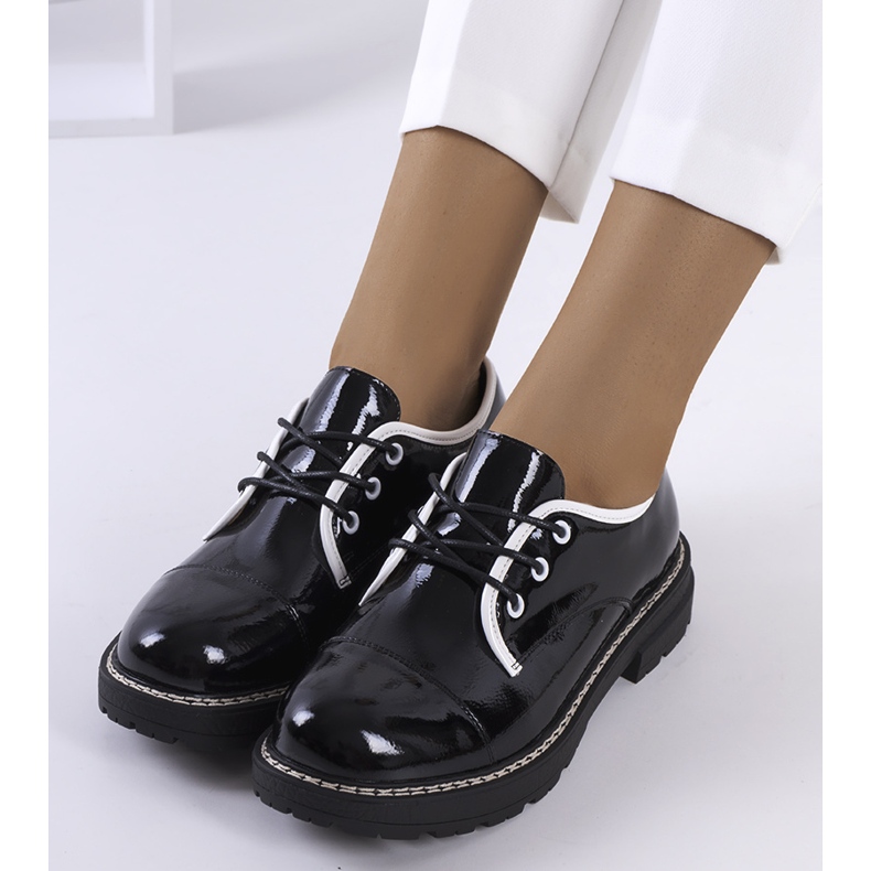 Pantofi Kuzem lacuiti in negru 1