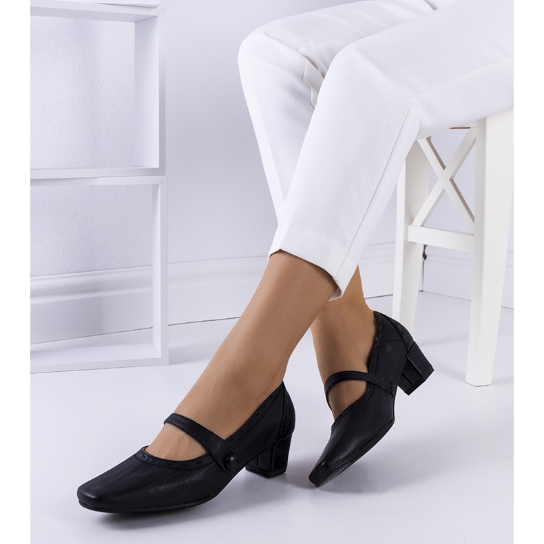 BM Pompe negre cu curea Cilka negru 1