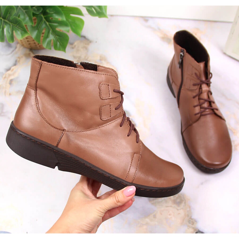 Cizme confortabile din piele maro pentru femei izolate maro Łukbut LUK1816B 1 Cizme confortabile din piele maro pentru femei izolate maro Łukbut LUK1816B 1