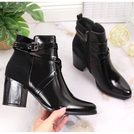 Cizme negre Laura La.Fi izolate cu blană pe stâlp negru 1 Cizme negre Laura La.Fi izolate cu blană pe stâlp negru 1