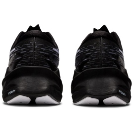 Pantofi de alergare Asics Novablast 3 M 1011B458 002 alb negru 5