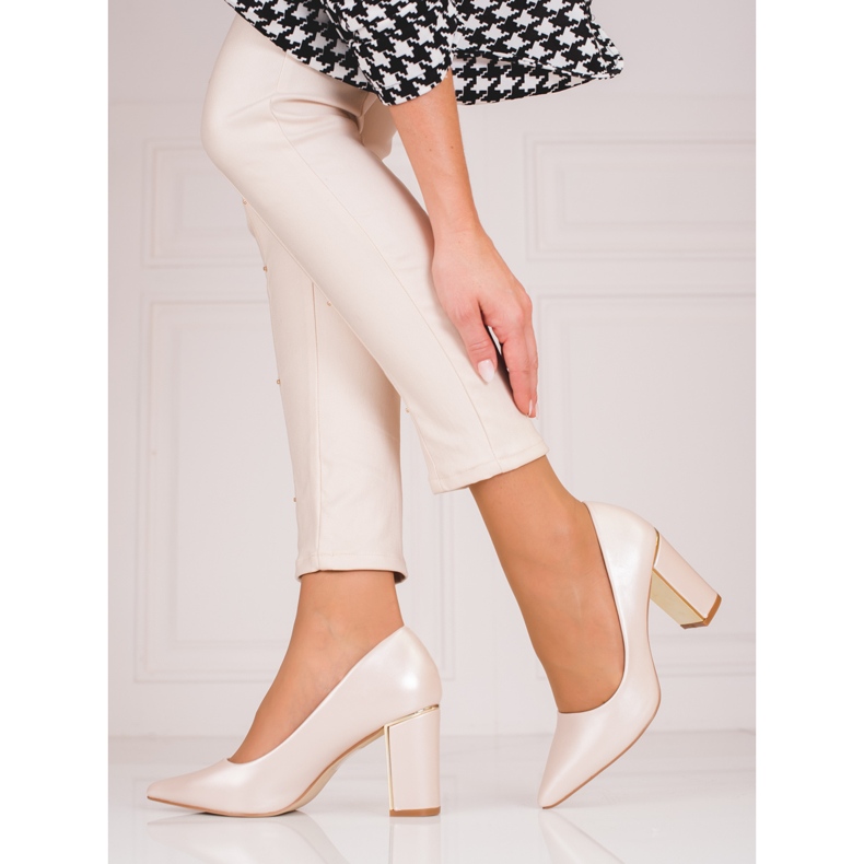 Pompe negre pentru femei pe un stâlp Shelovet înalt bej 1