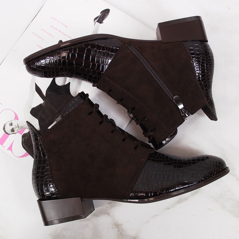 Cizme de dama izolate maro piele de sarpe Filippo 1