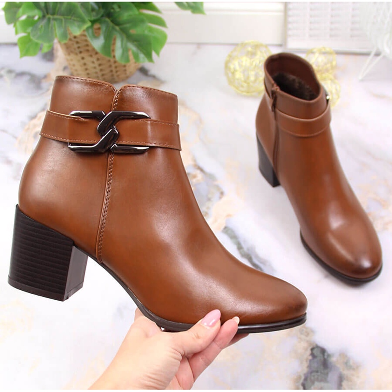 Cizme Cizme Jodhpur maro izolate cu Sergio Leone 1 Cizme Cizme Jodhpur maro izolate cu Sergio Leone 1