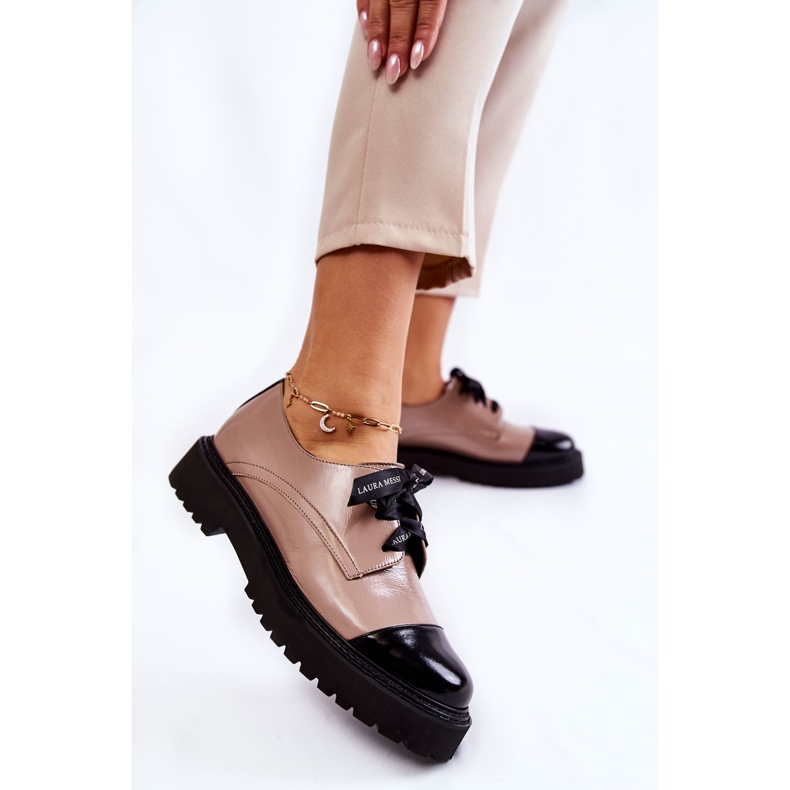Pantofi cu șireturi lăcuți Laura Messi 2441 Bej maro 1
