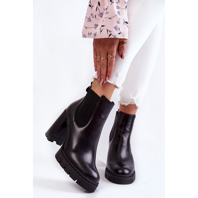 Cizme din piele netede pe o bară neagră Eldey negru 1