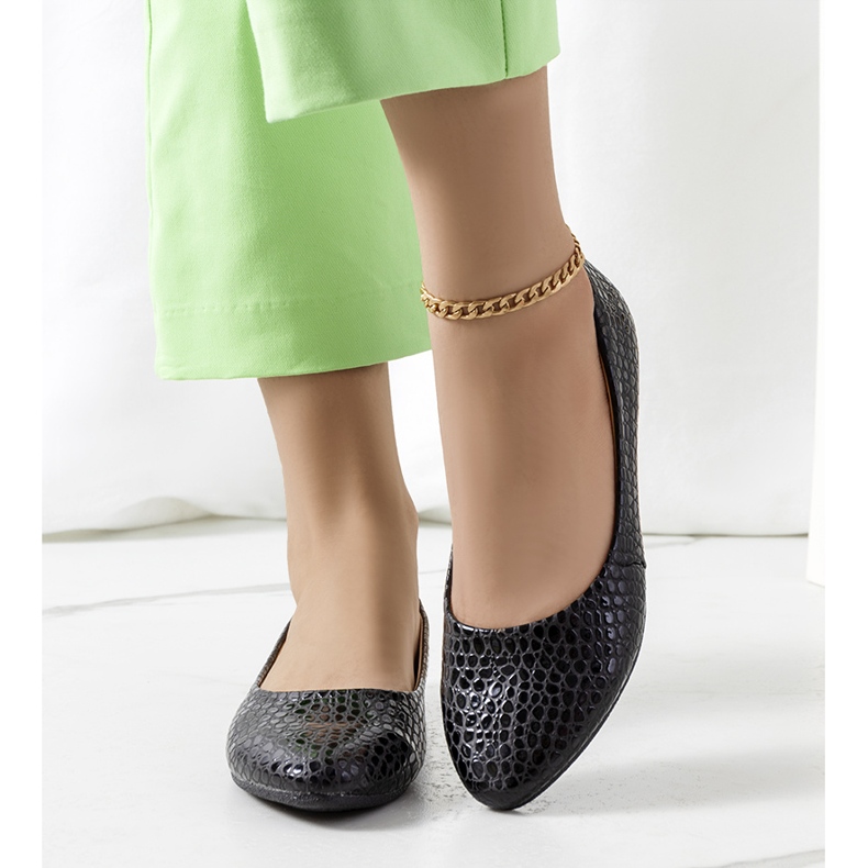 Inna balerini negri acvarin negru 1