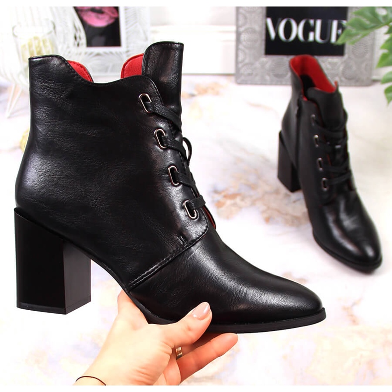 Cizme de damă izolate negre pe post de M. Daszyński negru 1