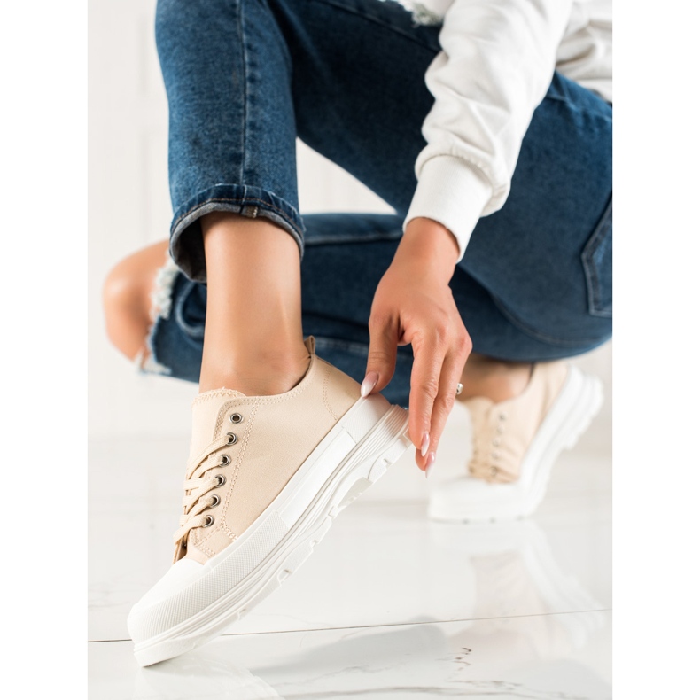 TRENDI Adidași bej pe platformă 1