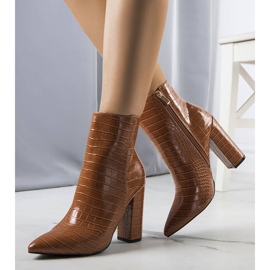 BM Botine maro pe postul Lira 1