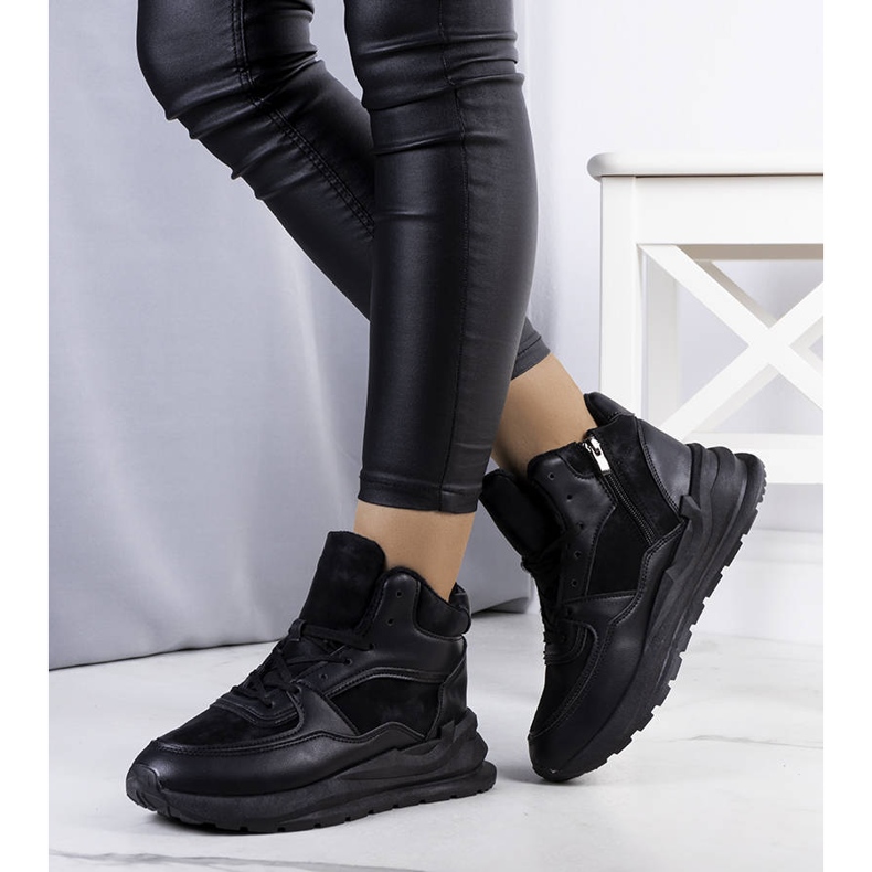 BM Tenisi izolați negri de la Malvern negru 1