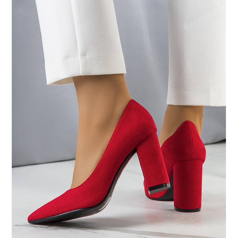 PA1 Pompe roșii pe postul Melvil roșu 1