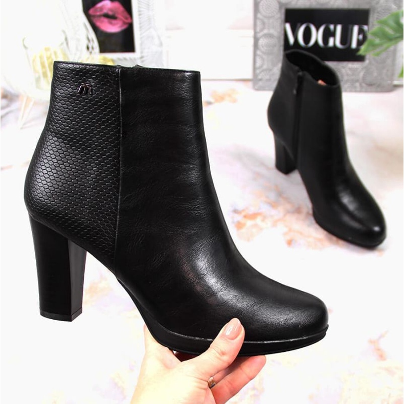 Tocuri izolate M.Daszyński W SAN8B negru 1