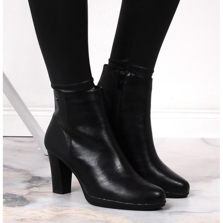 Tocuri izolate M.Daszyński W SAN8B negru 2