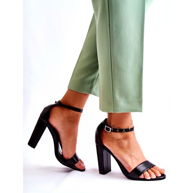 PG1 Sandale Clasice De Piele Pe Un Bar Negru Sallen 2