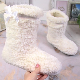 BM Papuci de damă, înalți izolați, din blană albă, Stella ecru 1