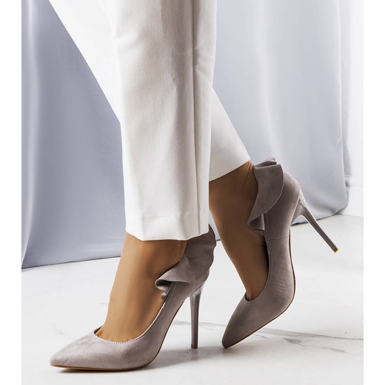 BM Tocuri gri cu volan de la Jasmis 1