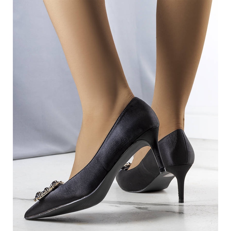 BM Pompe negre cu toc de la Lukis negru 2