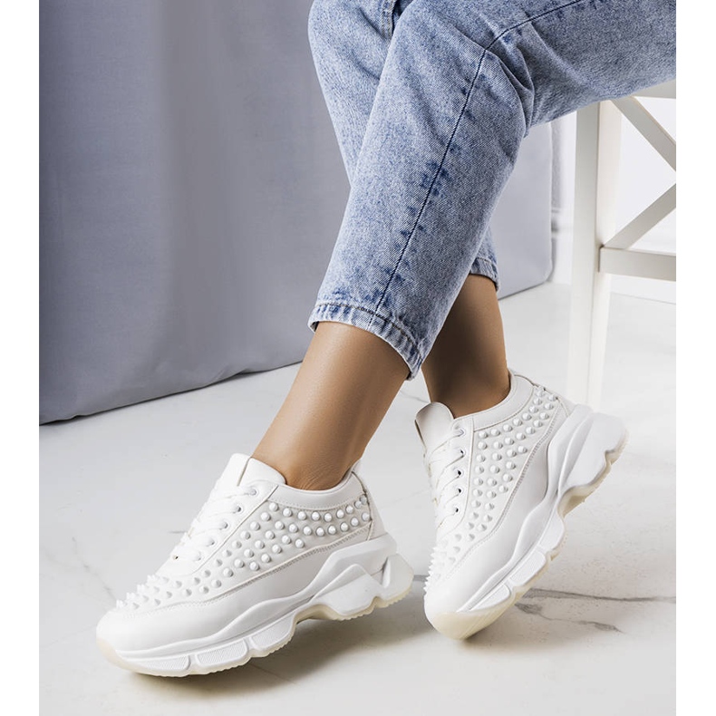 BM adidasi Suzeta dama albi 1