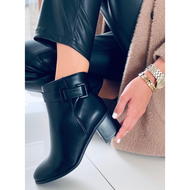 BM Dolores Cizme negre cu toc negru 1 BM Dolores Cizme negre cu toc negru 1