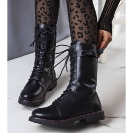 PA1 Cizme izolate negre de la Corbi negru 1 PA1 Cizme izolate negre de la Corbi negru 1