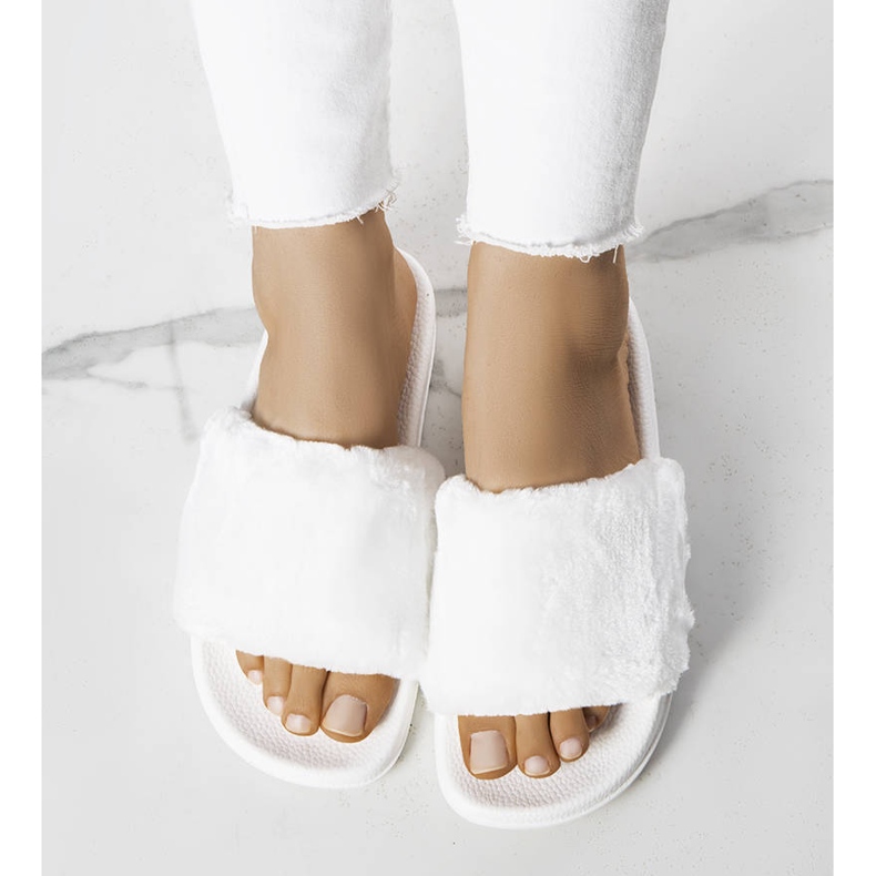 PA1 Glisoare albe cu blană Ivory 1