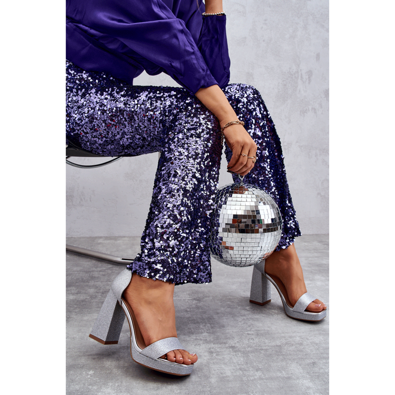 Sandale strălucitoare pe un toc argintiu masiv Calmi 1