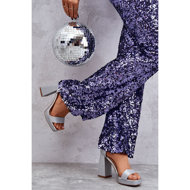 Sandale strălucitoare pe un toc argintiu masiv Calmi 2