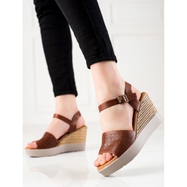 Clowse Sandale ușoare pe un toc de pană maro 1 Clowse Sandale ușoare pe un toc de pană maro 1