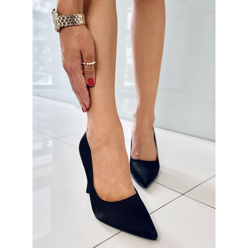 PA1 Pompe cu toc unic de la Lesley Black negru 1 PA1 Pompe cu toc unic de la Lesley Black negru 1