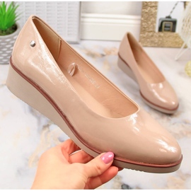 Pantofi cu pană lăcuți bej Vinceza 10865 1