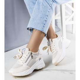 Tenisi bej cu pană de la Stacey 1