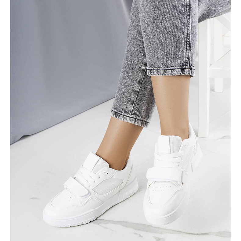 BM Adidași albi de damă Ollie 1