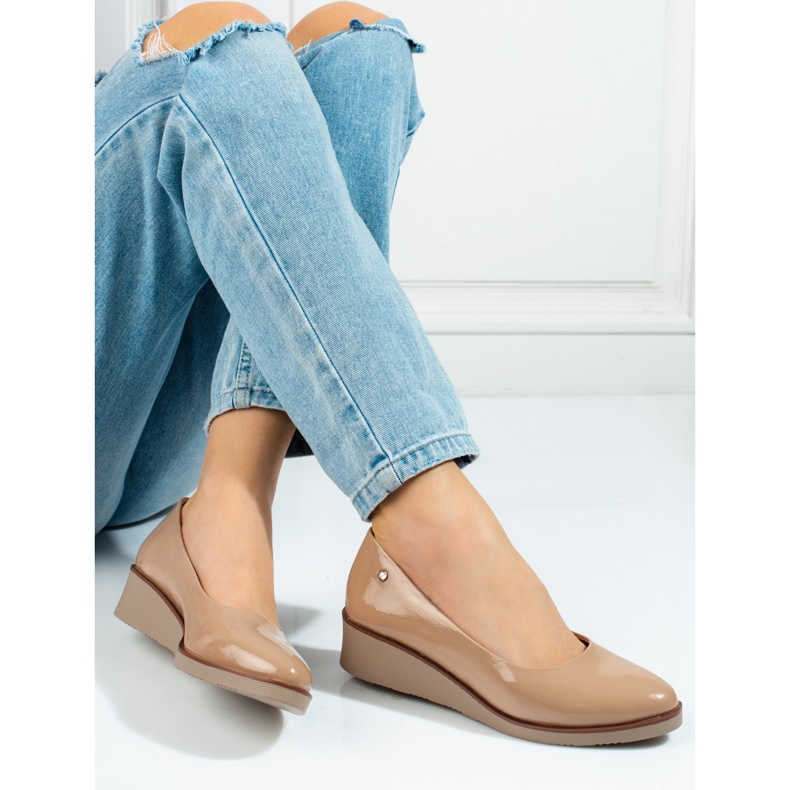 Pompe de damă Vinceza bej cu pană 2