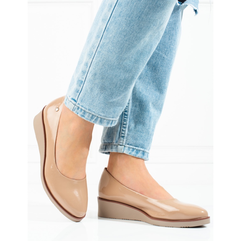 Pompe de damă Vinceza bej cu pană 1