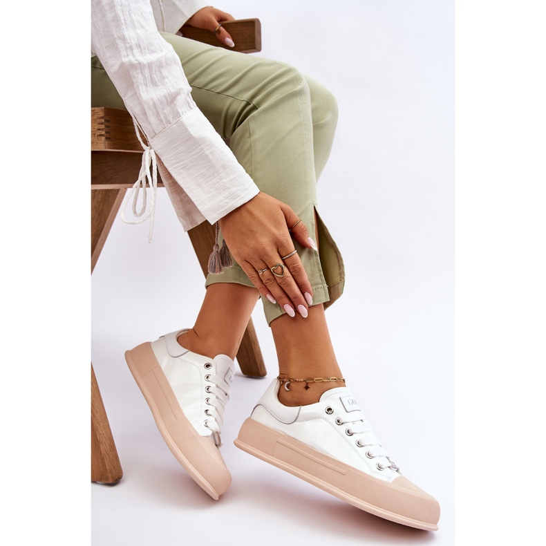 Pantofi de damă cu platformă lăcuită GOE LL2N4020 alb 1