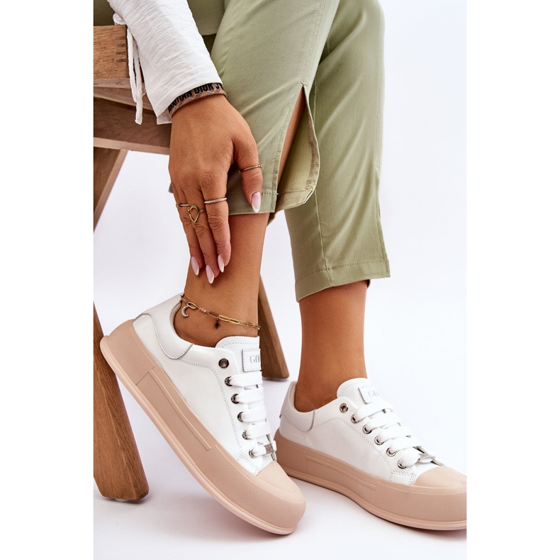 Pantofi de damă cu platformă lăcuită GOE LL2N4020 alb 2