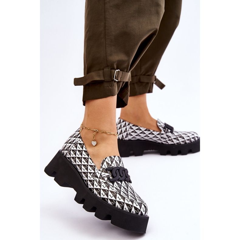 Mocasini pe o platforma masiva Laura Messi 2601 alb-negru 2