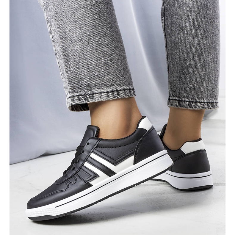 BM Tenisi negri cu inserții albe de la Olympia negru 1 BM Tenisi negri cu inserții albe de la Olympia negru 1