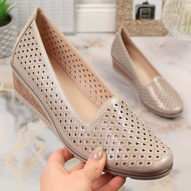 Pantofi de damă bej strălucitori cu pană ajurata Potocki SZ12018 2